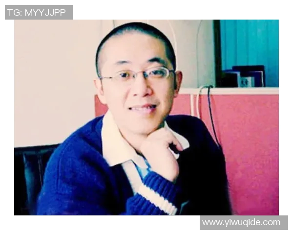 足球明星太太李凡的生活揭秘与背后的故事分享